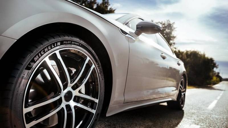 Vente de pneus sportifs Michelin PILOT SPORT pour voiture à Trets 13530
